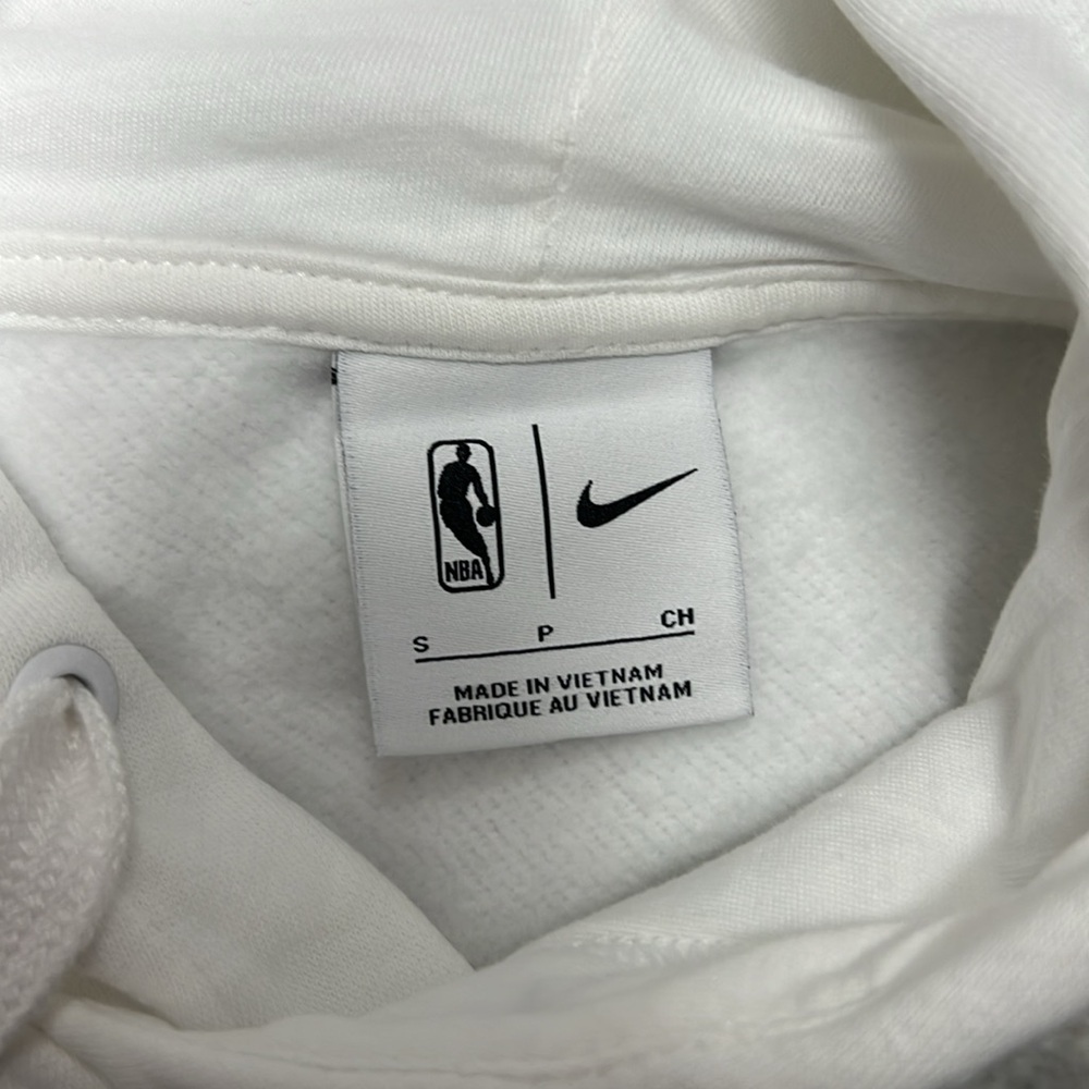 NWOT: NIKE CLEVELAND CAVALIERS HOODIE - Picture 3 of 3